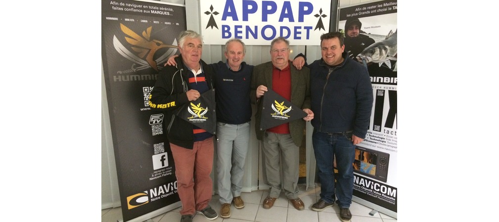 de gauche à droite Claude Diascorn de l'APPPF, Xavier Dhennin Navicom, Jean Michel Couvreur de l'APPAP et Yvan Crenn, vainqueur Labrax Cup