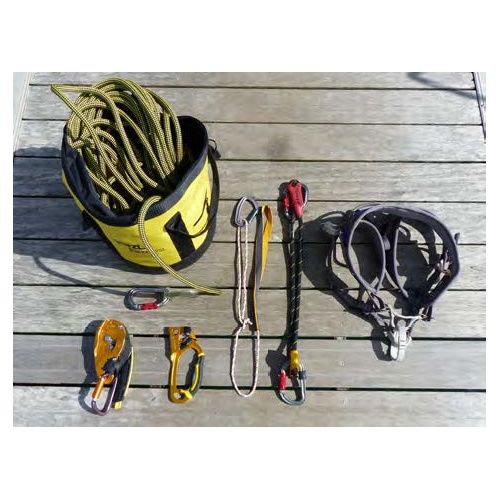 Guide Équipement Escalade : corde, harnais, mousqueton, assurage
